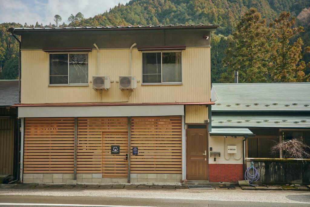 Вилла 目の前が吉野川・雨天でも屋外体験ができる絶景の一軒家 Otoyocho Экстерьер фото