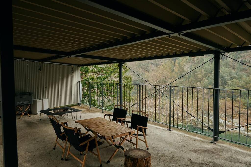 Вилла 目の前が吉野川・雨天でも屋外体験ができる絶景の一軒家 Otoyocho Экстерьер фото